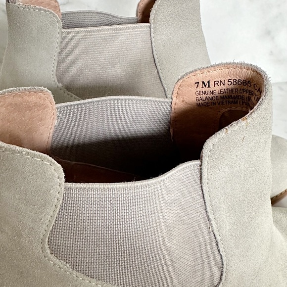 Lucky Gray Wedge Suede Boots Size 7 Like New - Picture 5 of 6